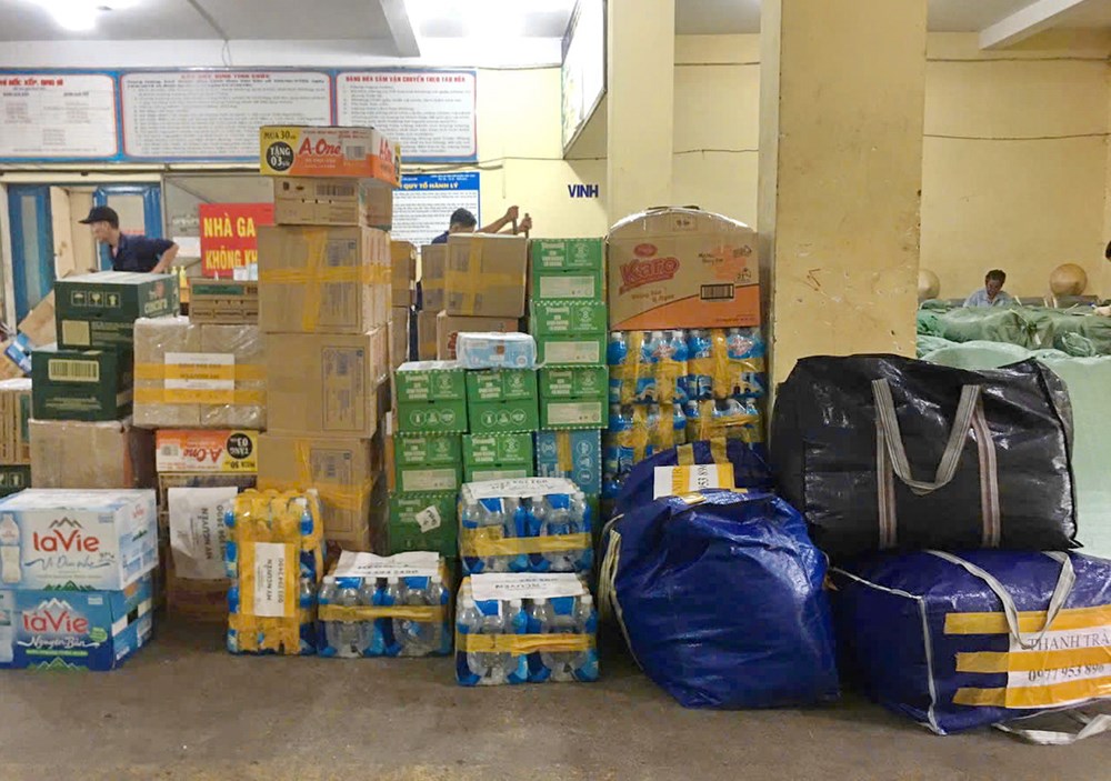 Đường sắt vận chuyển miễn phí hàng hóa cứu trợ đến miền Trung - ảnh 2