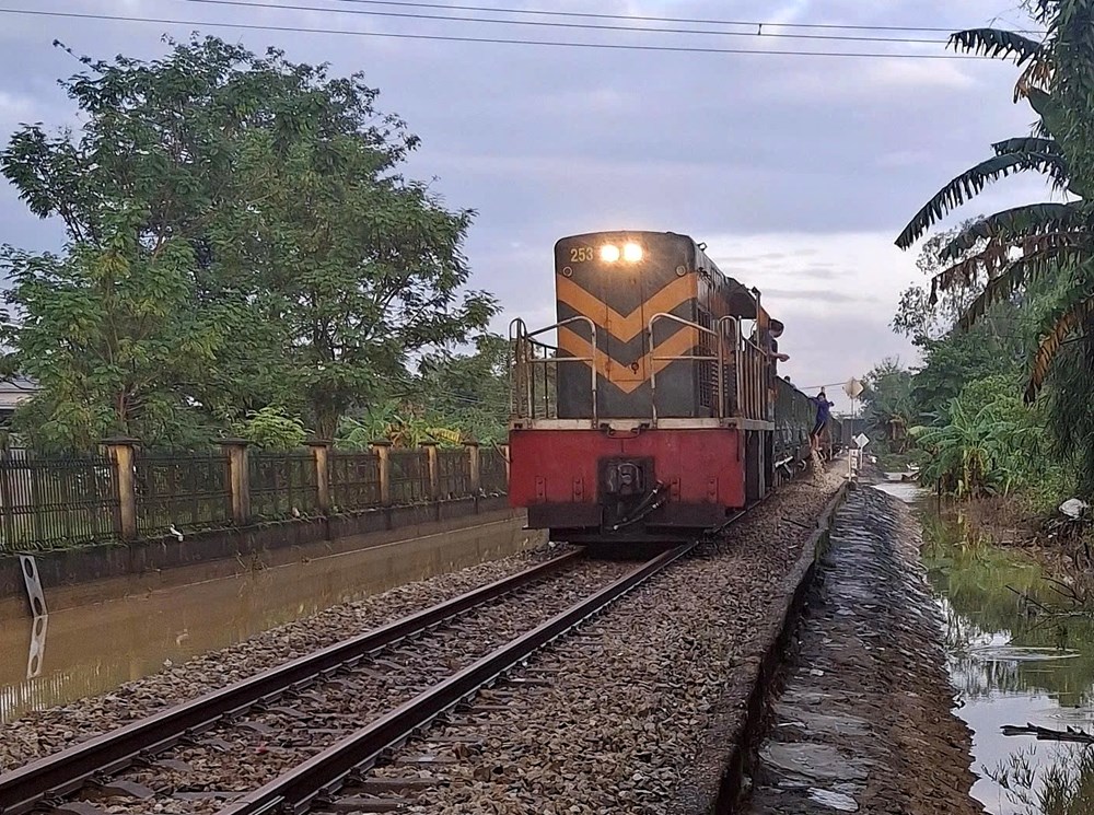 Thông tuyến đường sắt Bắc - Nam qua thành phố Huế - ảnh 1