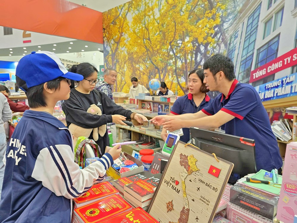 Hội chợ mùa Thu lần thứ nhất - 2025:  Tổng doanh thu trực tiếp gần 1.000 tỉ đồng  - ảnh 2