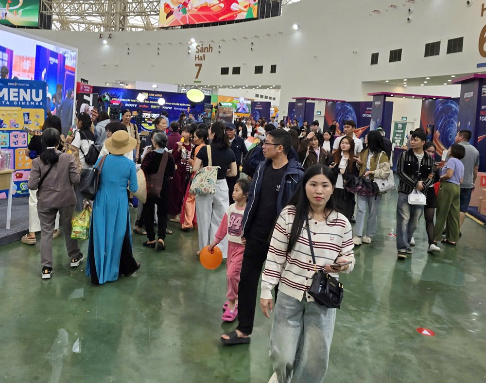 Hội chợ mùa Thu lần thứ nhất - 2025:  Tổng doanh thu trực tiếp gần 1.000 tỉ đồng  - ảnh 1