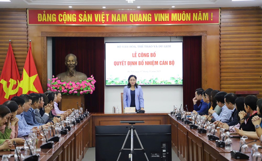 Bộ VHTTDL công bố và trao quyết định về công tác cán bộ - ảnh 3