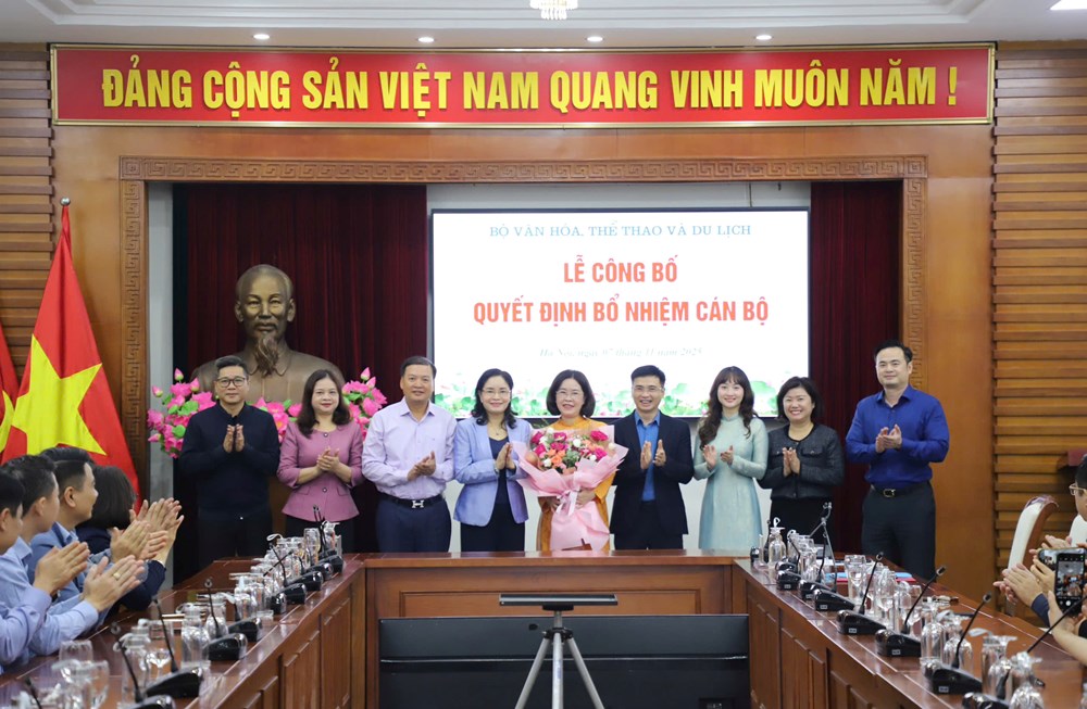 Bộ VHTTDL công bố và trao quyết định về công tác cán bộ - ảnh 2