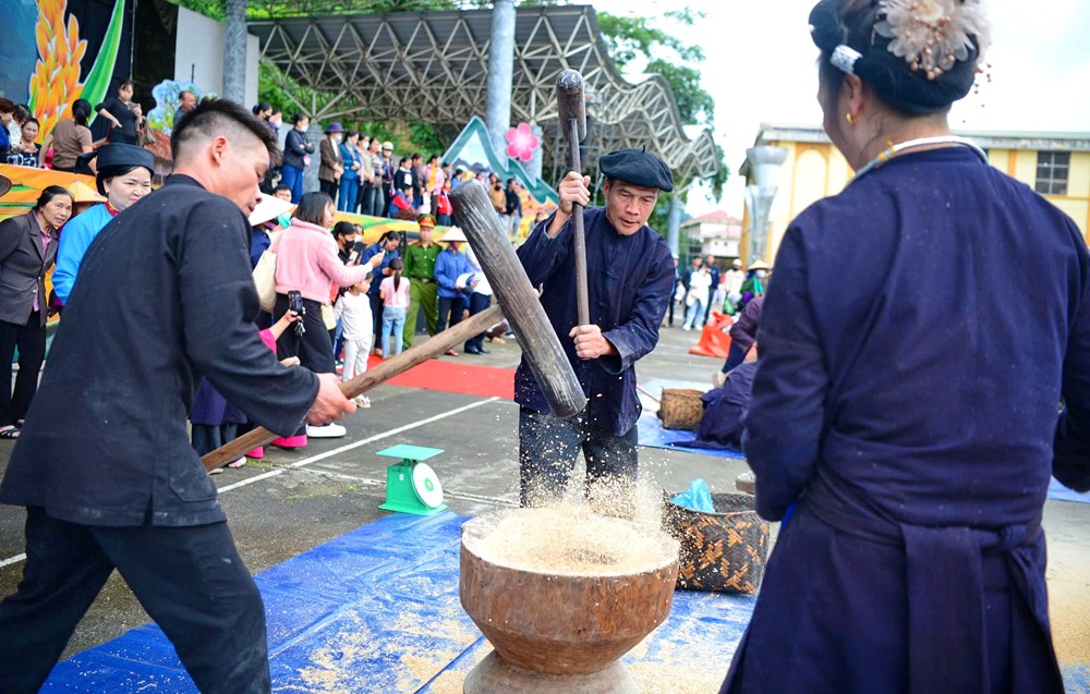 Lên Bắc Sơn xem người Tày gặt lúa, giã gạo bằng công cụ thô sơ - ảnh 7