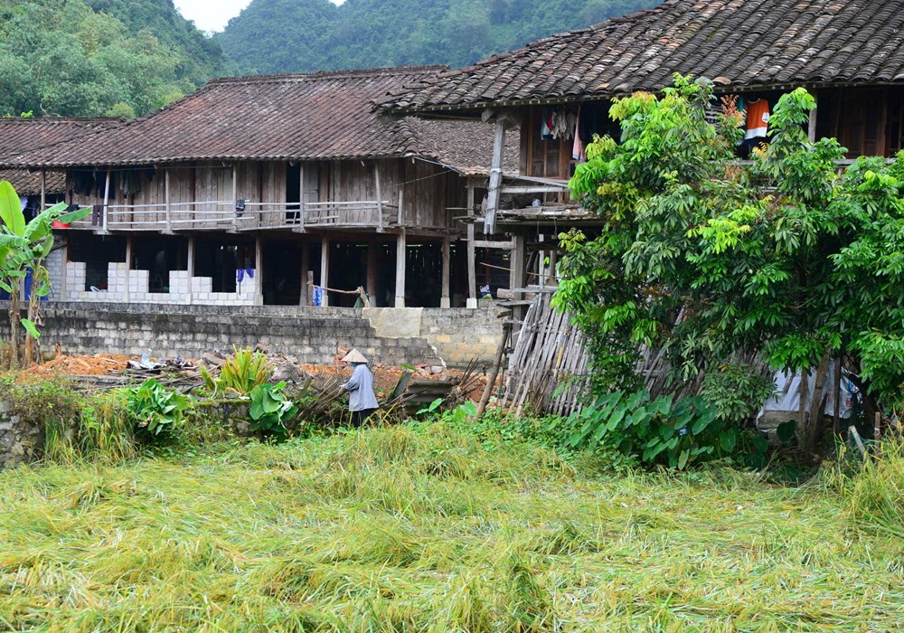 Người Bắc Sơn giữ nghề làm ngói âm dương - ảnh 1