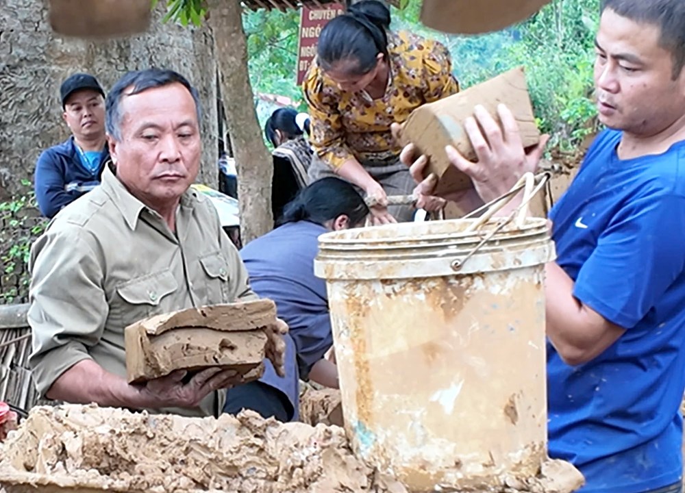 Người Bắc Sơn giữ nghề làm ngói âm dương - ảnh 7