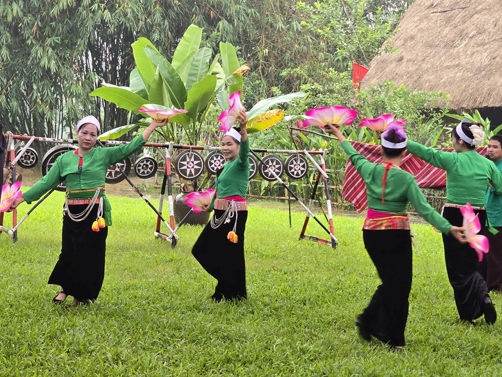 Giao lưu “Ngày hội đại đoàn kết các dân tộc” - ảnh 10