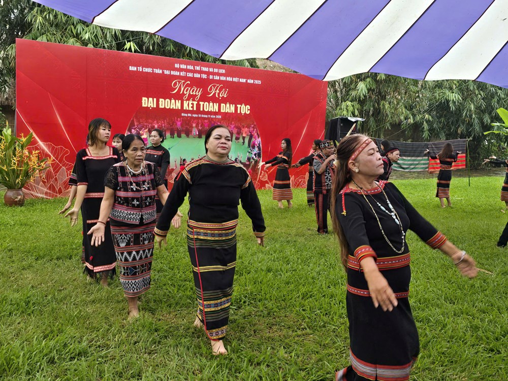 Giao lưu “Ngày hội đại đoàn kết các dân tộc” - ảnh 9