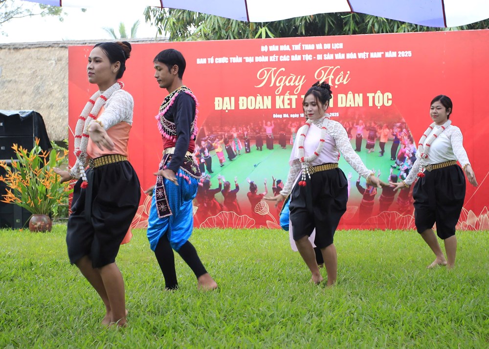 Giao lưu “Ngày hội đại đoàn kết các dân tộc” - ảnh 8