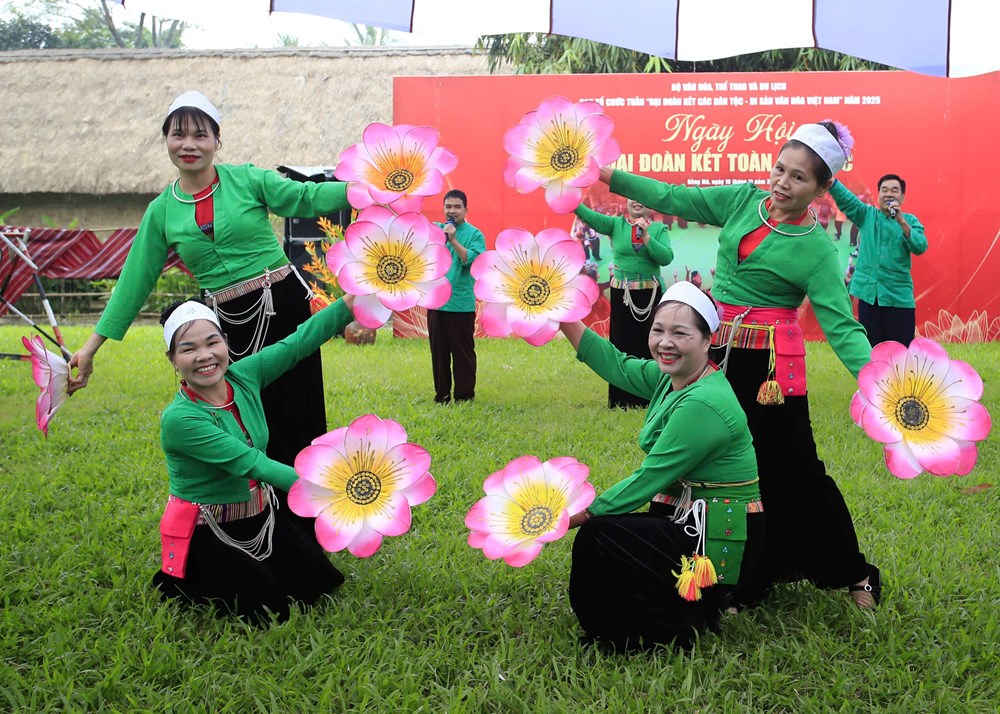 Giao lưu “Ngày hội đại đoàn kết các dân tộc” - ảnh 11