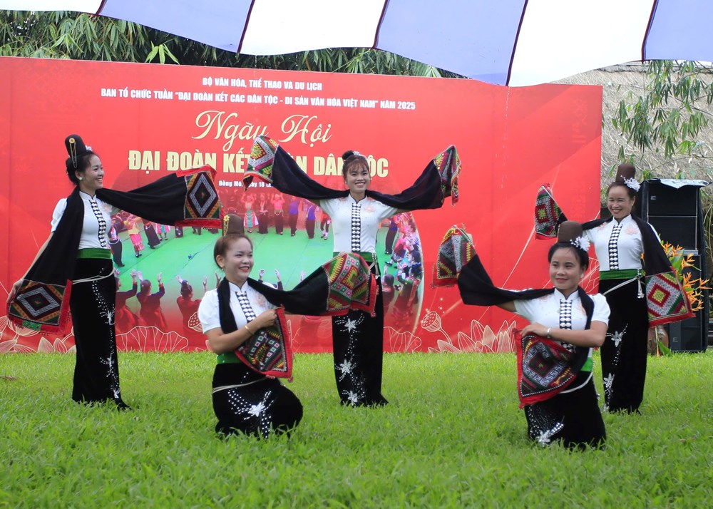 Giao lưu “Ngày hội đại đoàn kết các dân tộc” - ảnh 1