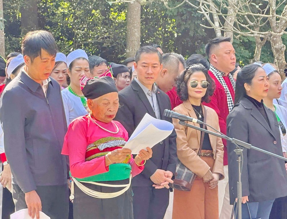 Đồng bào dân tộc Mường báo công dâng Bác tại Khu di tích K9 - ảnh 3