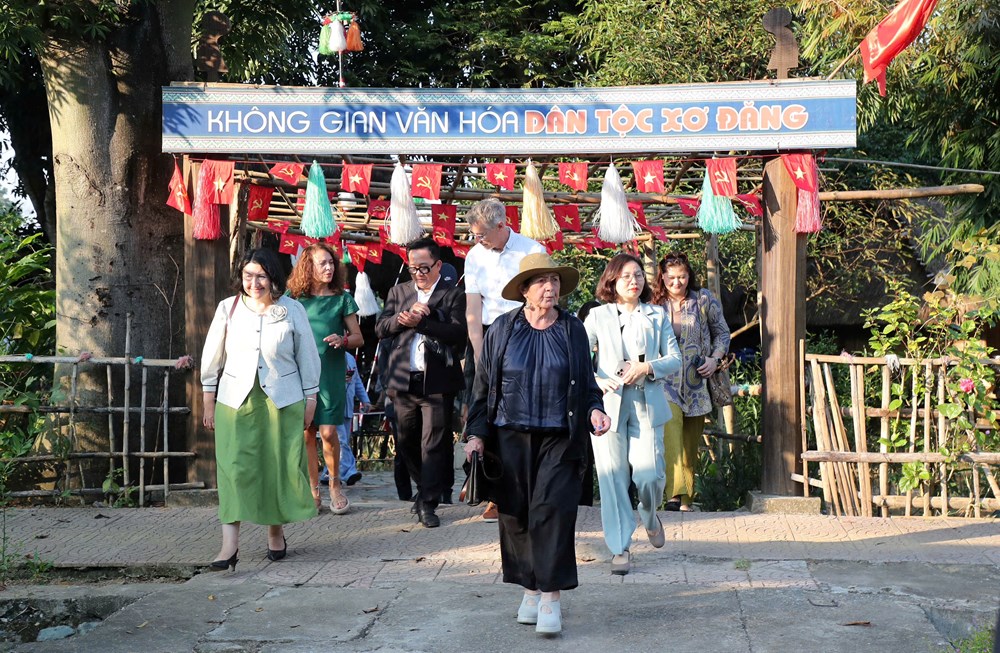 Khách quốc tế thích thú trải nghiệm văn hóa các dân tộc Việt Nam - ảnh 13