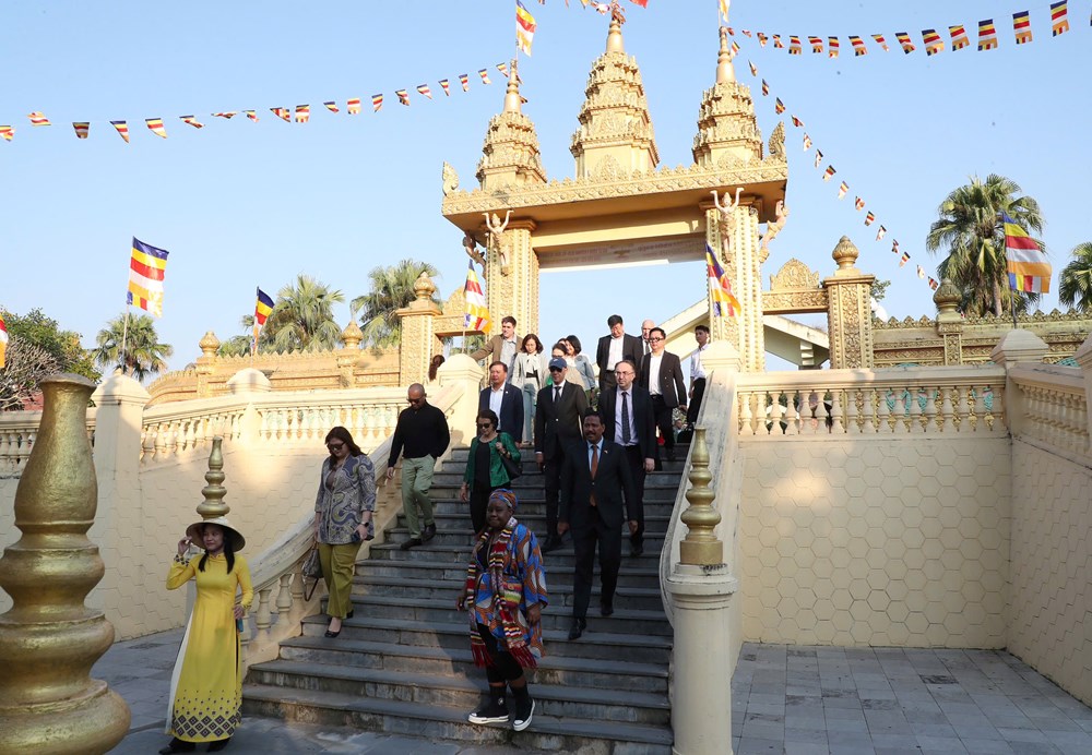 Khách quốc tế thích thú trải nghiệm văn hóa các dân tộc Việt Nam - ảnh 18