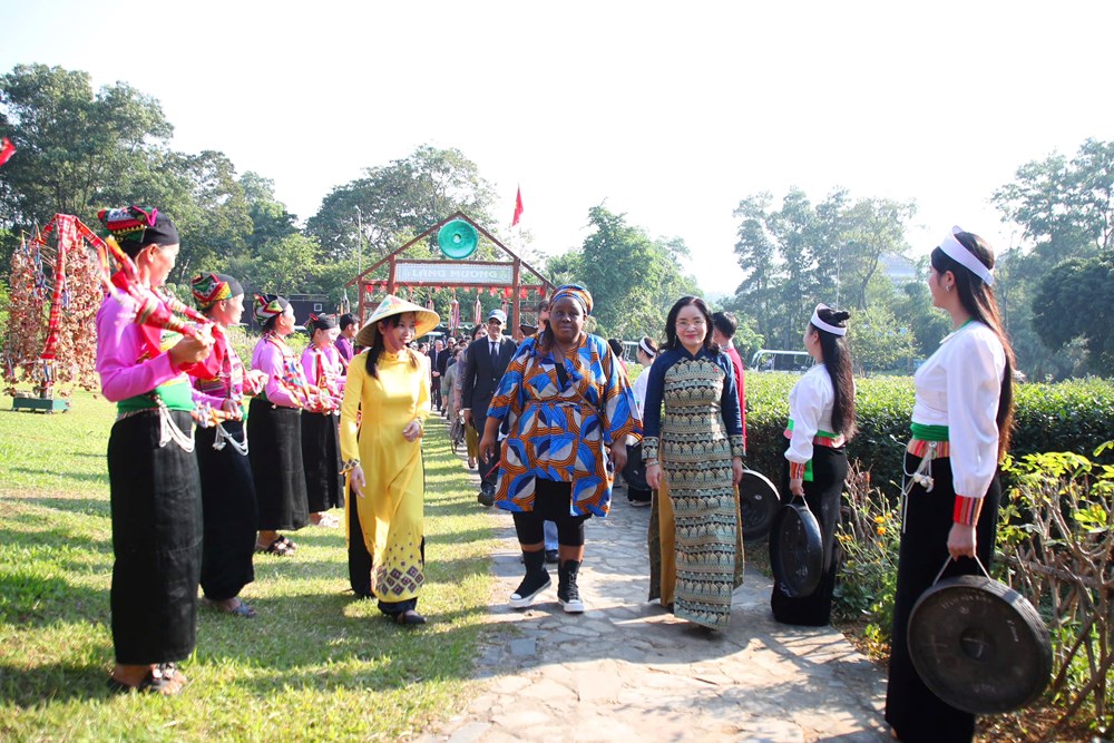 Khách quốc tế thích thú trải nghiệm văn hóa các dân tộc Việt Nam - ảnh 1