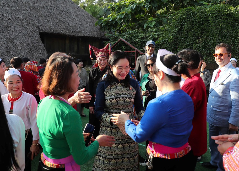 Khách quốc tế thích thú trải nghiệm văn hóa các dân tộc Việt Nam - ảnh 3