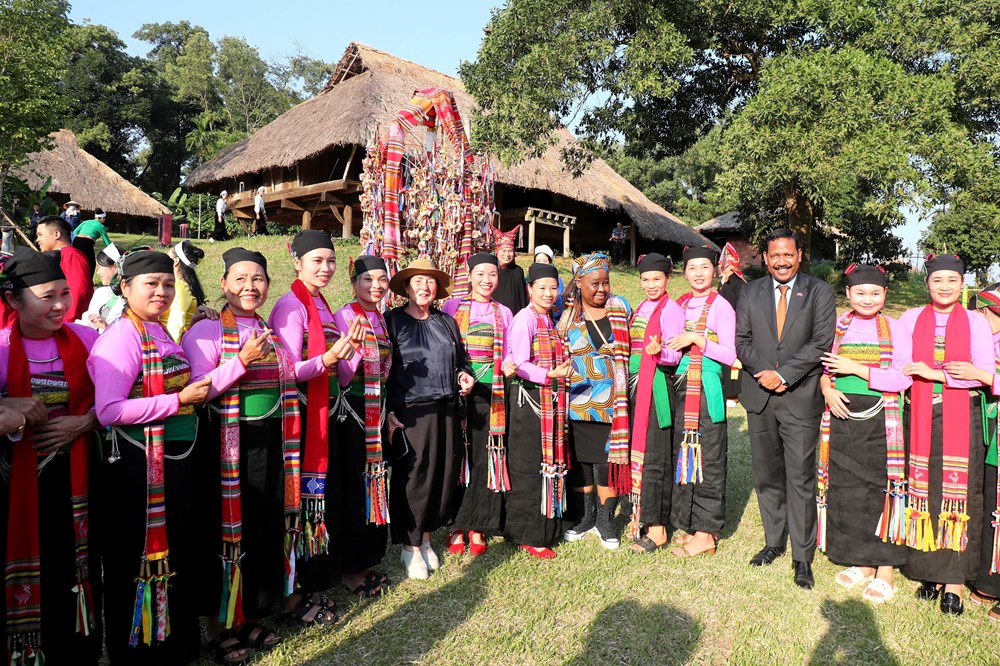 Khách quốc tế thích thú trải nghiệm văn hóa các dân tộc Việt Nam - ảnh 12