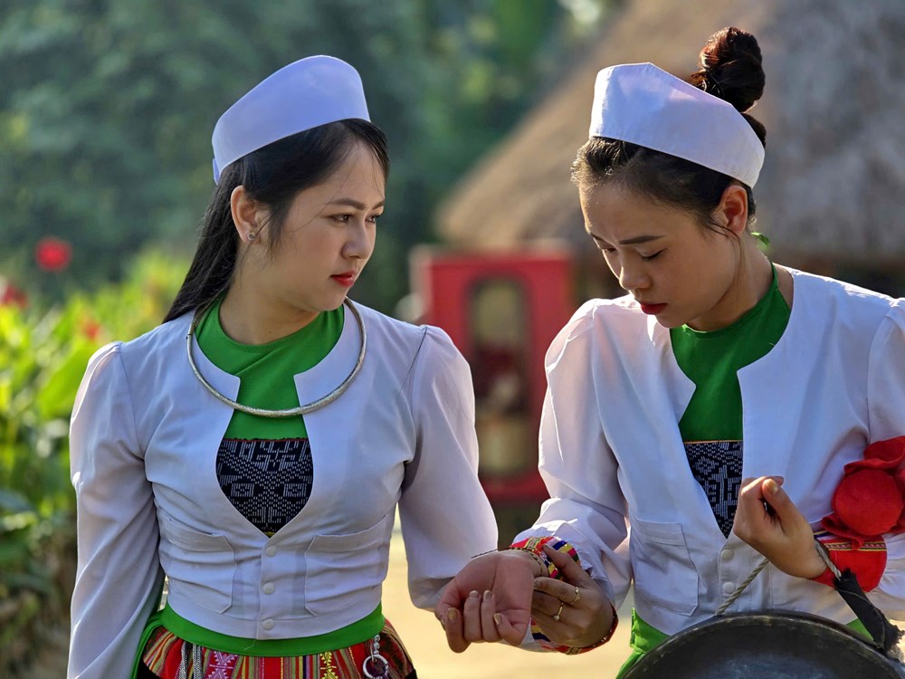 Nét đẹp phụ nữ Mường qua trang phục truyền thống - ảnh 16