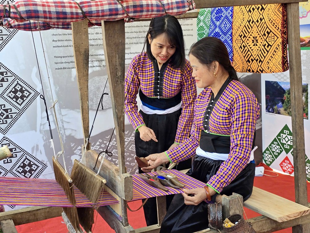 Nét đẹp phụ nữ Mường qua trang phục truyền thống - ảnh 13