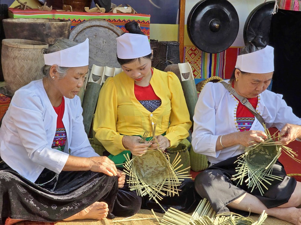 Nét đẹp phụ nữ Mường qua trang phục truyền thống - ảnh 3