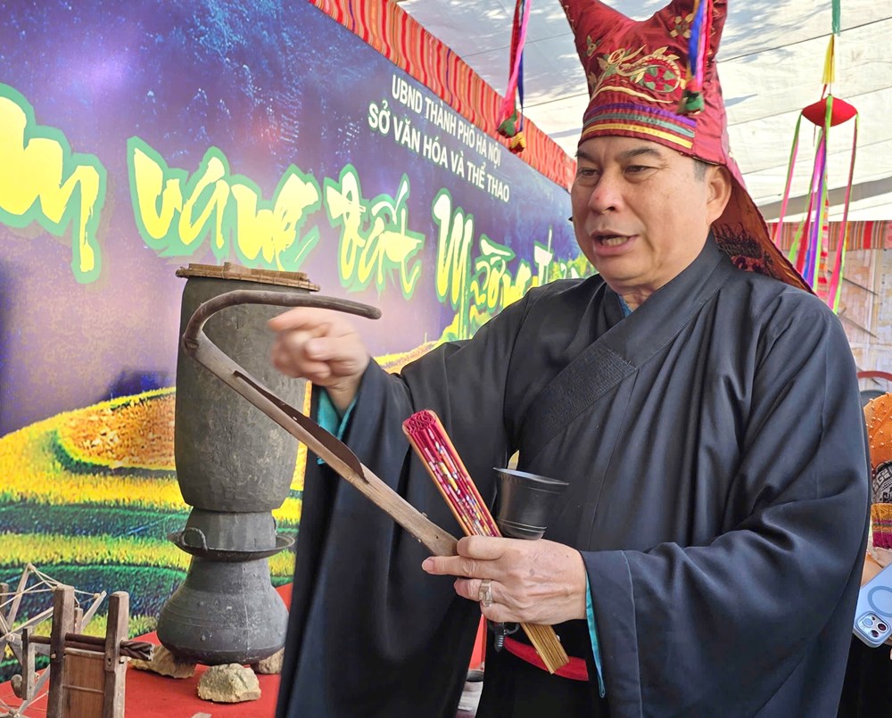 Người truyền lại linh hồn văn hóa Mường cho mai sau - ảnh 2