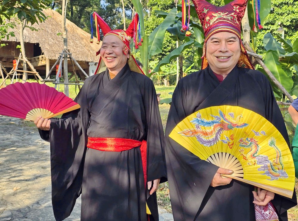 Người truyền lại linh hồn văn hóa Mường cho mai sau - ảnh 4