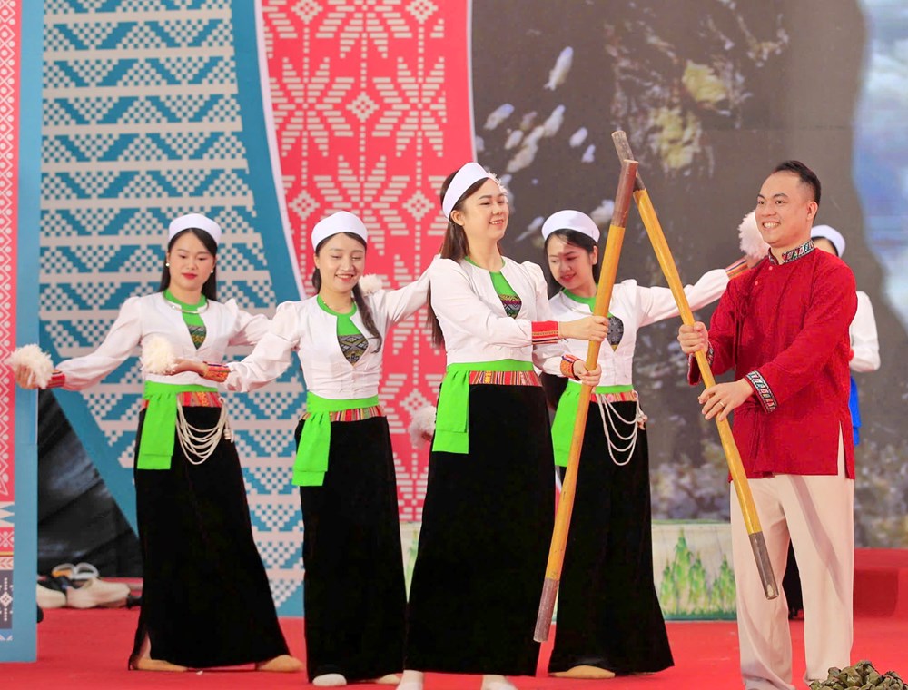 Thấm đẫm văn hoá lúa nước tại Lễ hội Xuống đồng Mường Vang   - ảnh 10