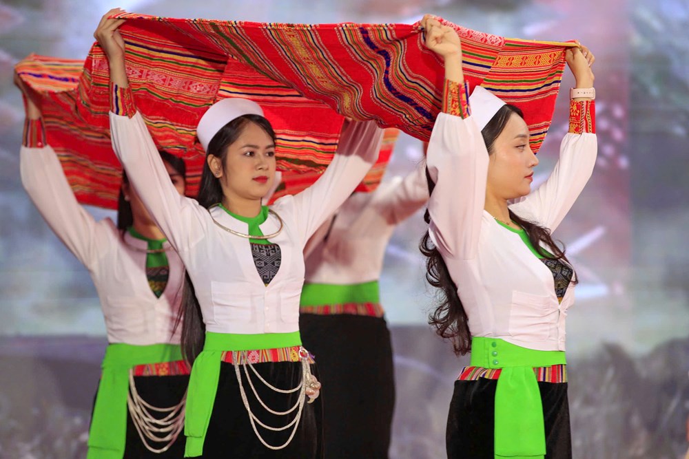 Thấm đẫm văn hoá lúa nước tại Lễ hội Xuống đồng Mường Vang   - ảnh 11