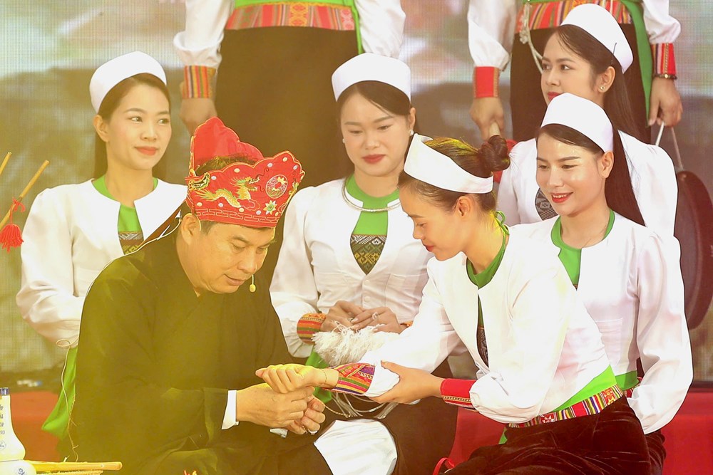 Thấm đẫm văn hoá lúa nước tại Lễ hội Xuống đồng Mường Vang   - ảnh 14