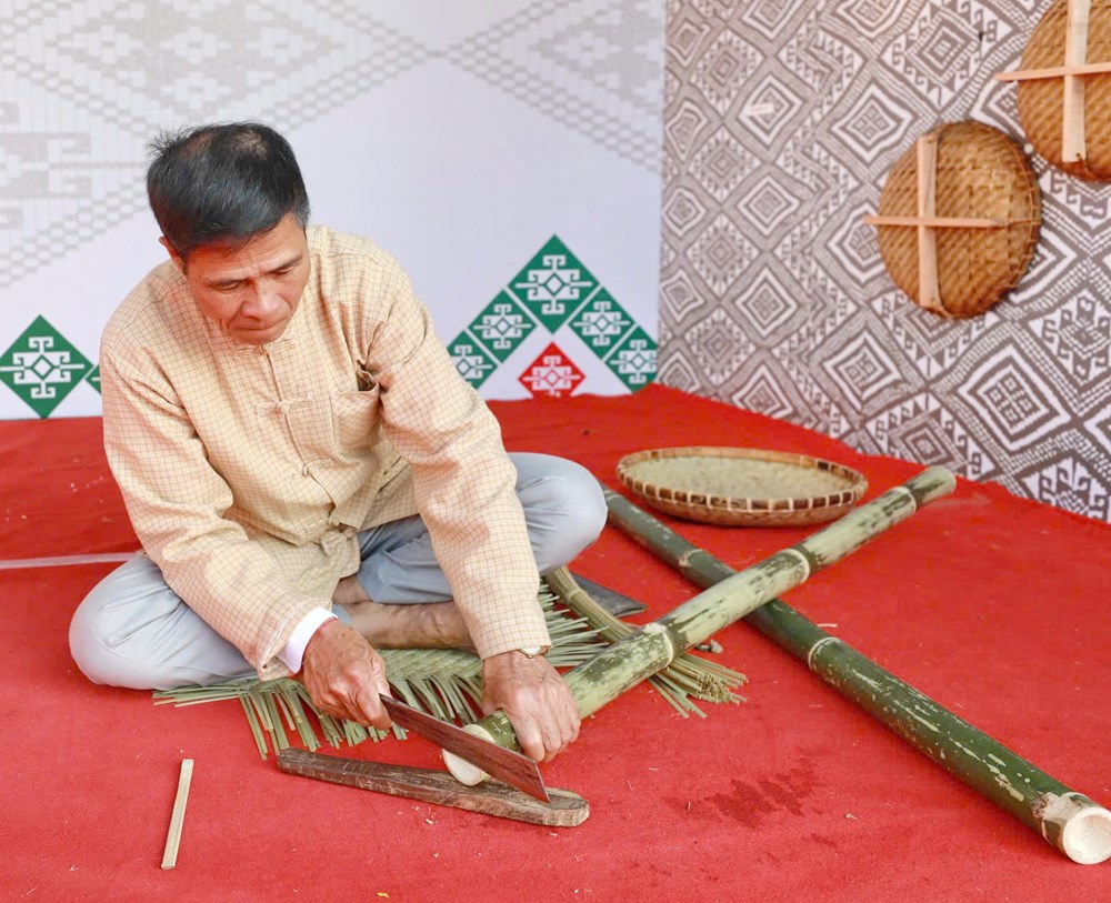 Người Mường bảo tồn nghề đan lát thủ công  - ảnh 6