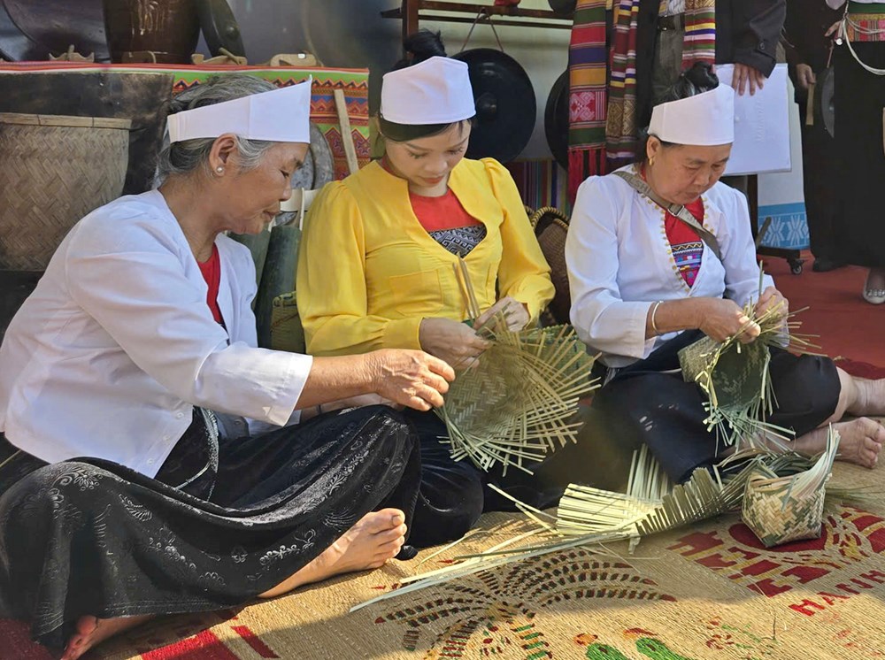 Người Mường bảo tồn nghề đan lát thủ công  - ảnh 1