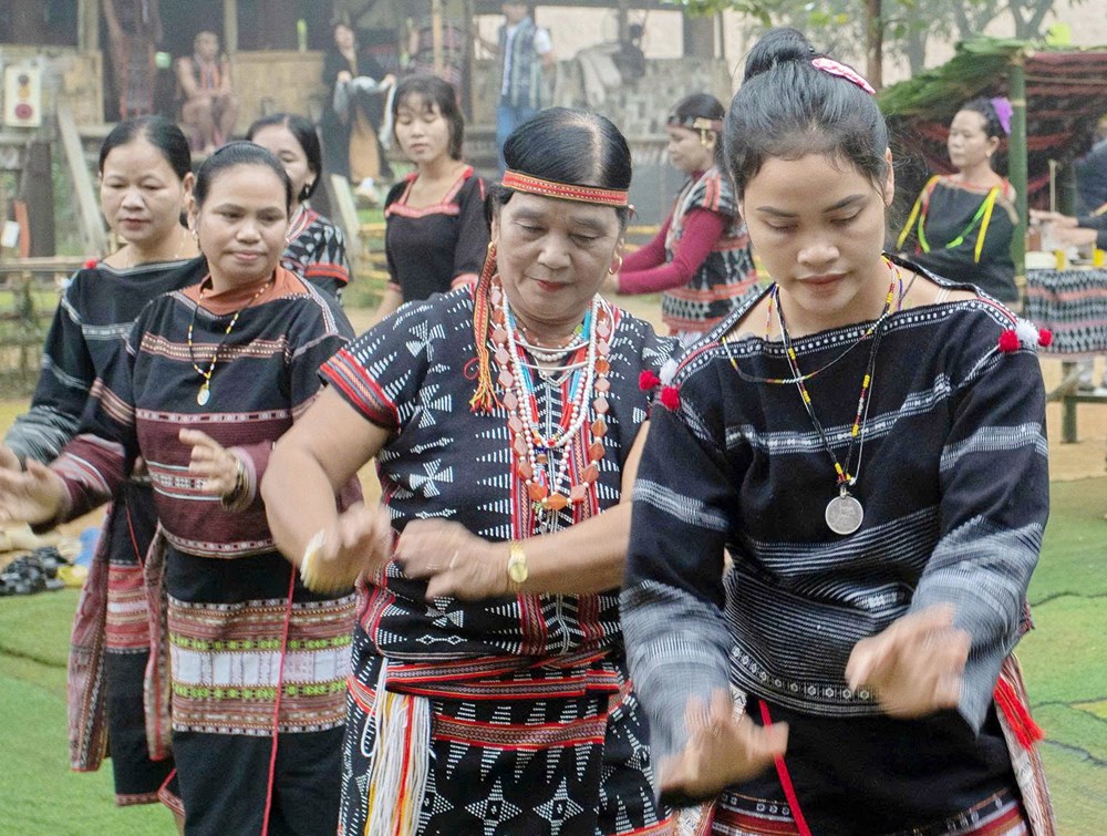 Khát vọng đại đoàn kết qua lễ Prongooch của người Cơ Tu - ảnh 10