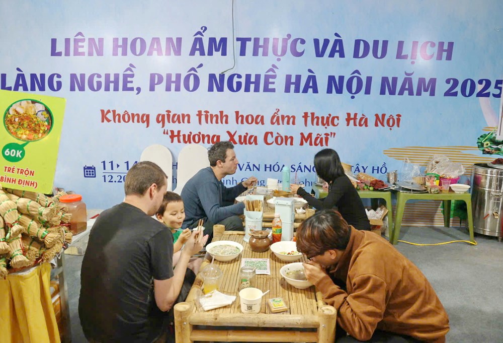 Trải nghiệm tinh hoa ẩm thực Hà thành tại phố đi bộ Trịnh Công Sơn - ảnh 4