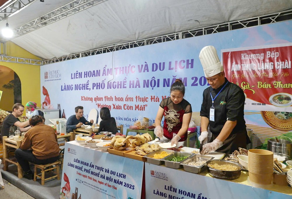 Trải nghiệm tinh hoa ẩm thực Hà thành tại phố đi bộ Trịnh Công Sơn - ảnh 3