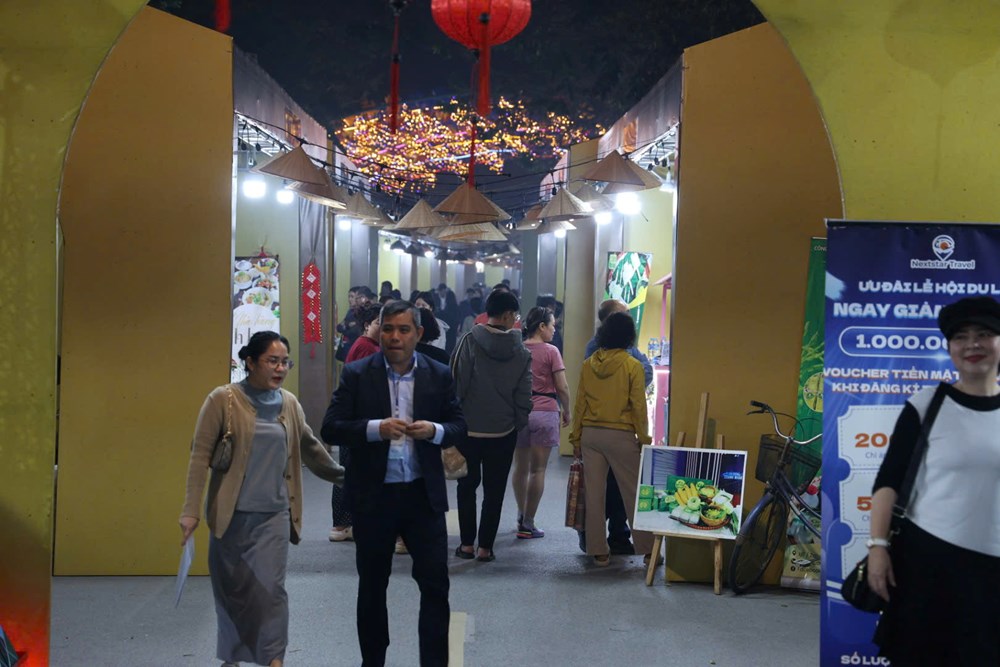 Trải nghiệm tinh hoa ẩm thực Hà thành tại phố đi bộ Trịnh Công Sơn - ảnh 2