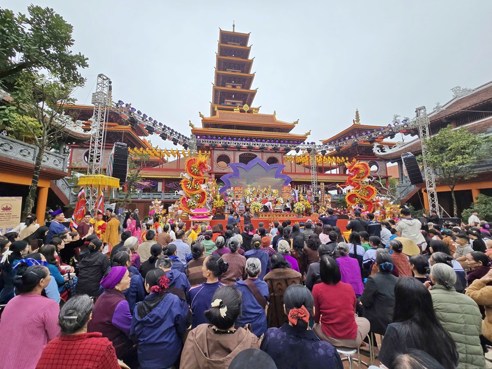 Lên xứ Đoài xem diễn xướng hầu đồng - ảnh 1