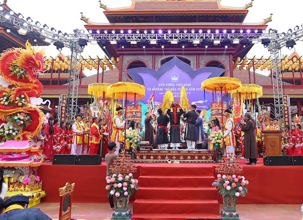 Lên xứ Đoài xem diễn xướng hầu đồng - ảnh 5