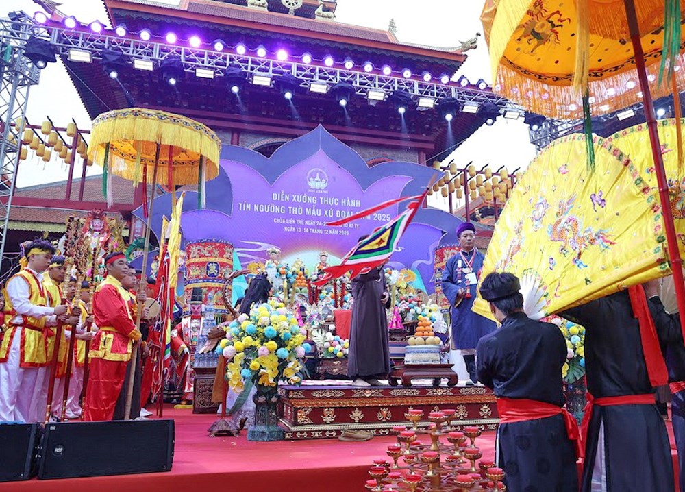 Lên xứ Đoài xem diễn xướng hầu đồng - ảnh 4