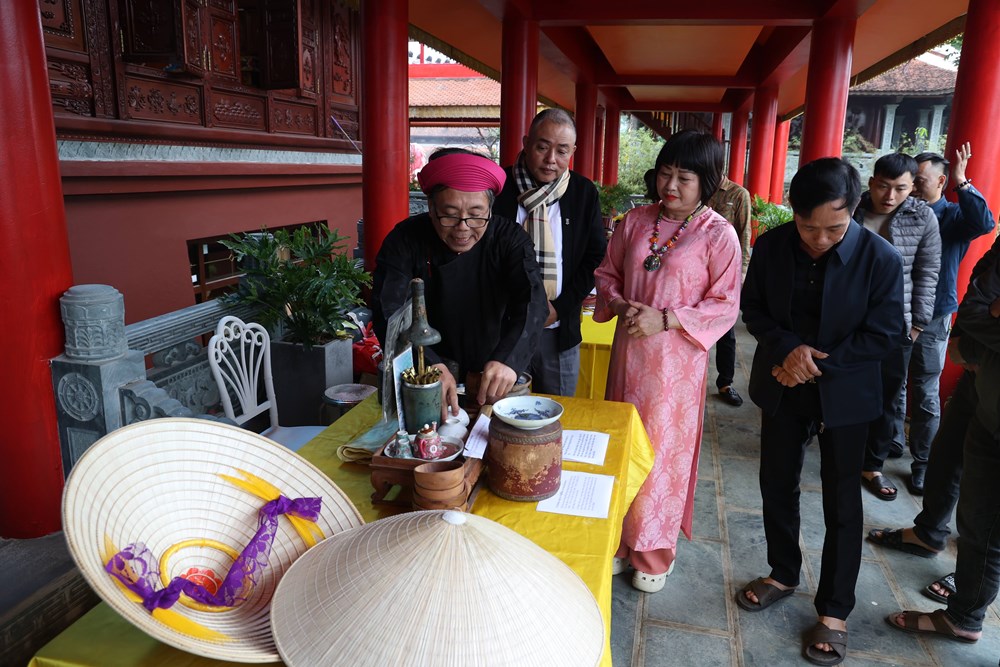 Lên xứ Đoài xem diễn xướng hầu đồng - ảnh 7