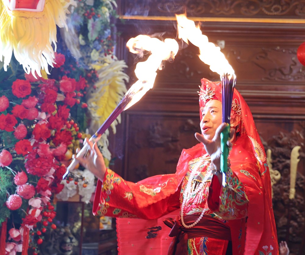 Lên xứ Đoài xem diễn xướng hầu đồng - ảnh 12