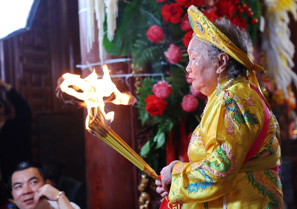 Lên xứ Đoài xem diễn xướng hầu đồng - ảnh 21