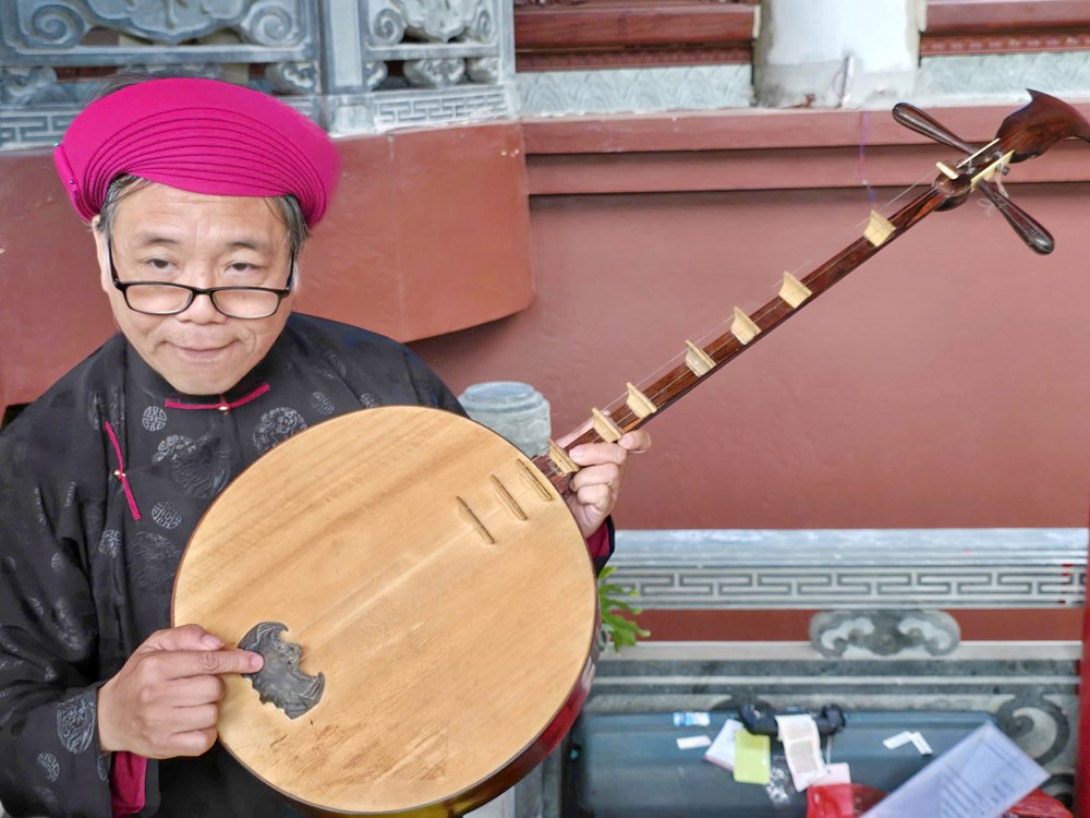 Bộ sưu tập vật phẩm độc nhất vô nhị trong nghi lễ hầu đồng - ảnh 6