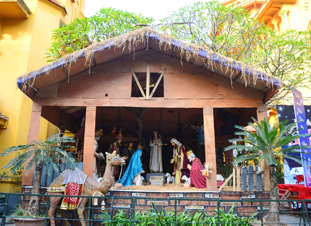 Giới trẻ thích thú check - in không khí Giáng sinh tại Hà Nội - ảnh 6