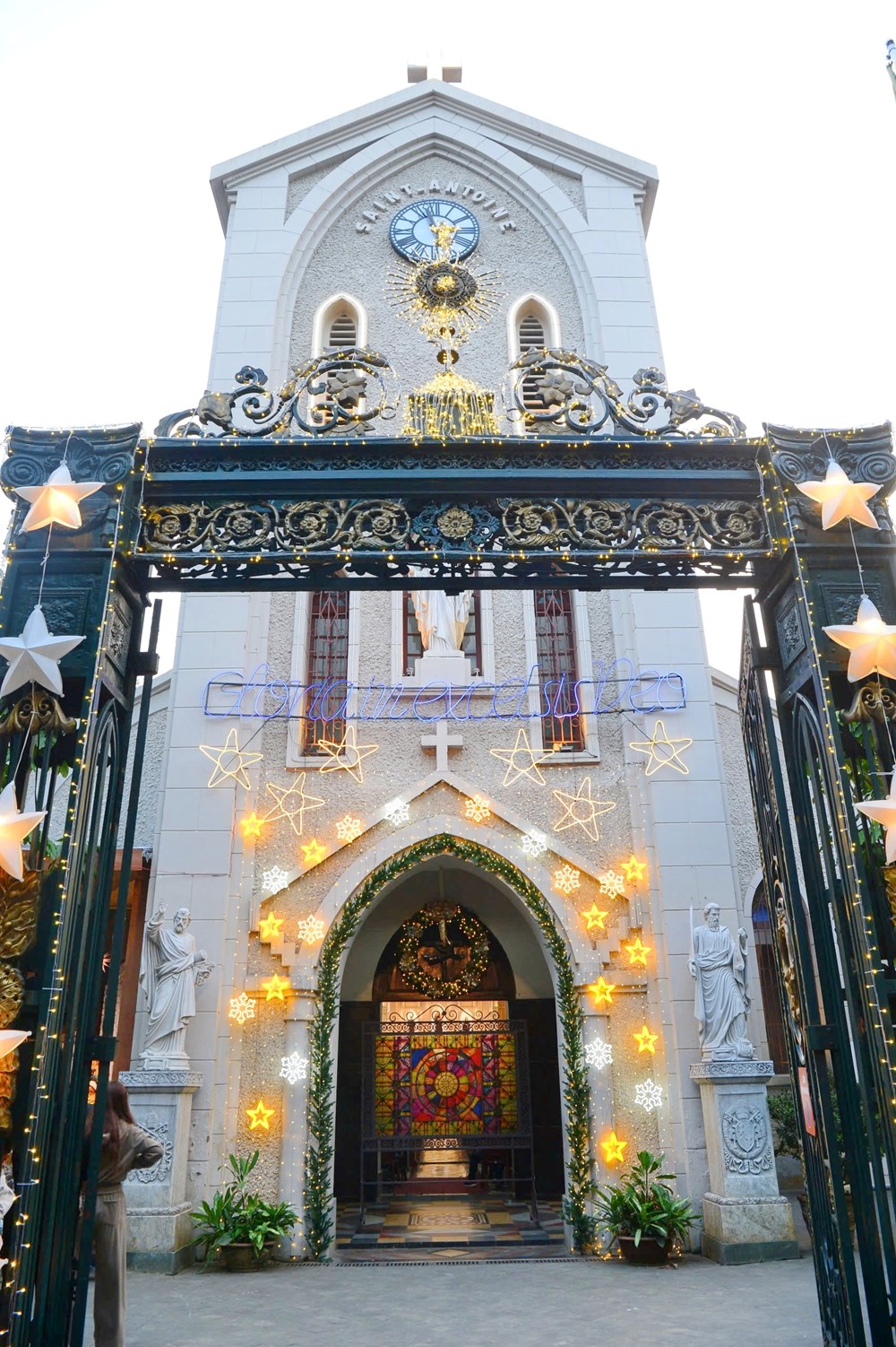 Giới trẻ thích thú check - in không khí Giáng sinh tại Hà Nội - ảnh 4