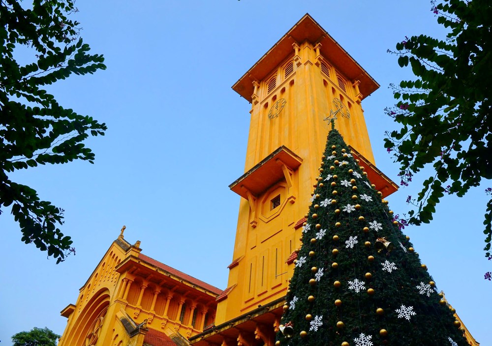 Giới trẻ thích thú check - in không khí Giáng sinh tại Hà Nội - ảnh 3