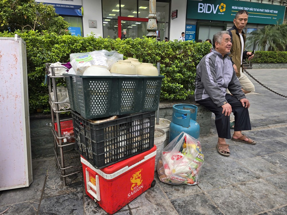 Hà Nội: Cháy lớn tại chợ Xanh Định Công, nhiều gian hàng bị thiêu rụi - ảnh 12