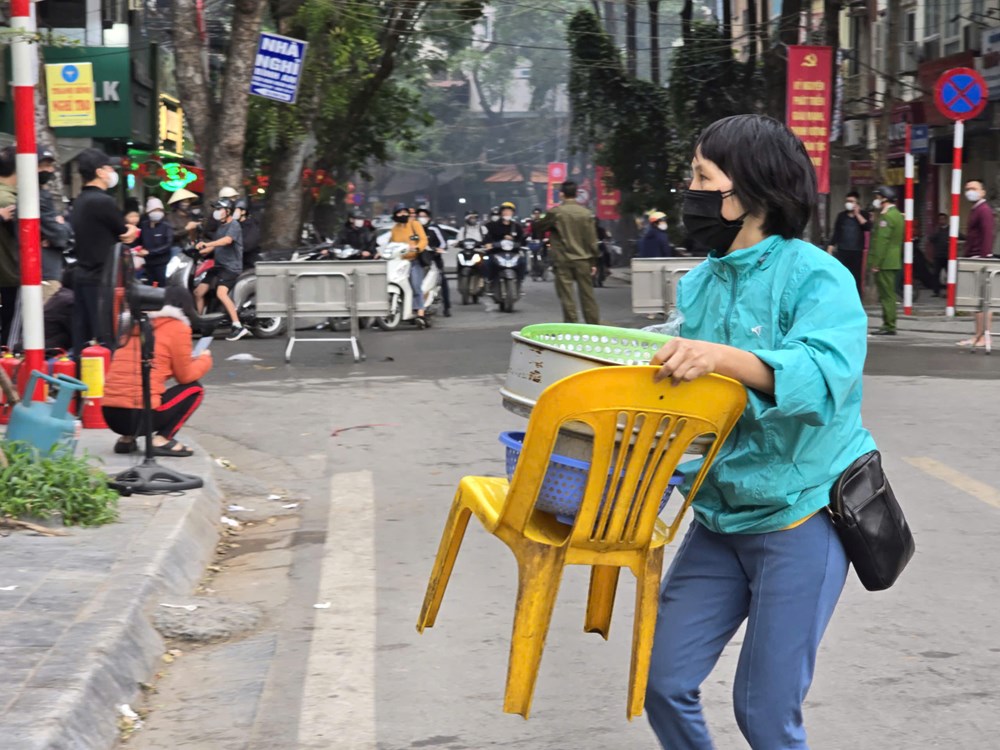 Hà Nội: Cháy lớn tại chợ Xanh Định Công, nhiều gian hàng bị thiêu rụi - ảnh 11