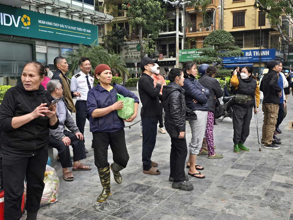 Hà Nội: Cháy lớn tại chợ Xanh Định Công, nhiều gian hàng bị thiêu rụi - ảnh 15