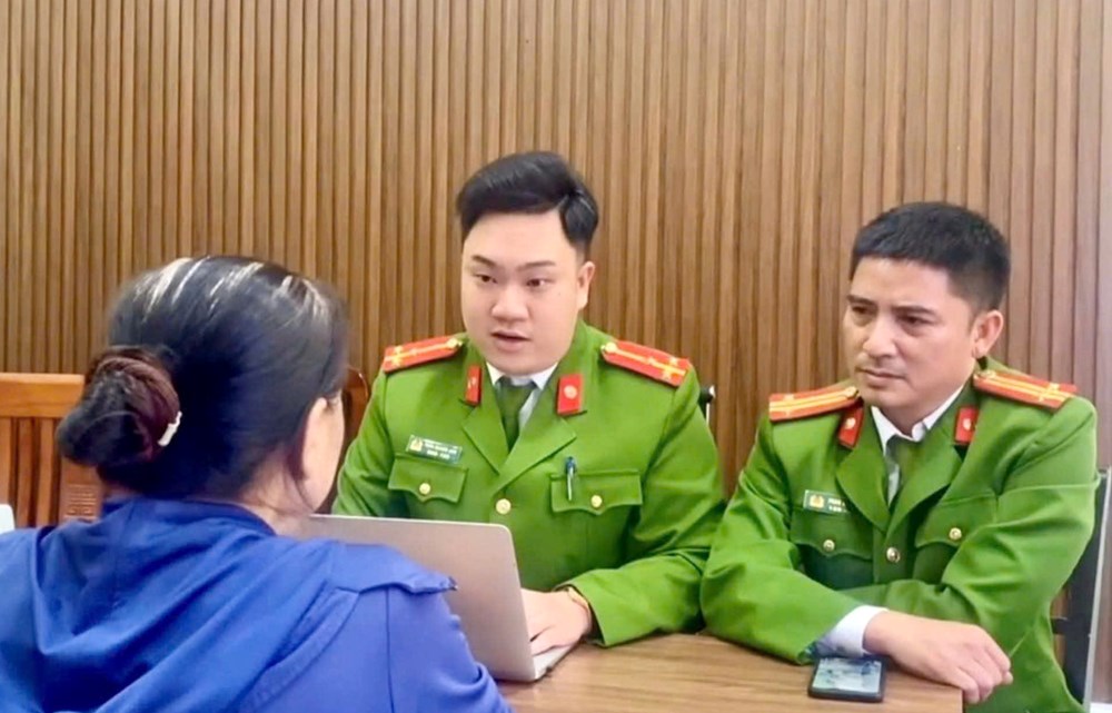  Một phụ nữ suýt bị công an giả lừa 50 triệu đồng - ảnh 1