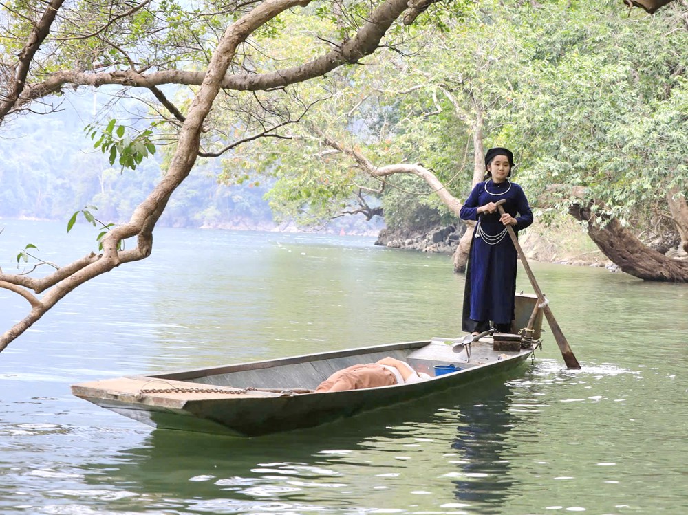  “Đốn tim” du khách giữa mênh mông Ba Bể bằng hát Then, đàn Tính - ảnh 4