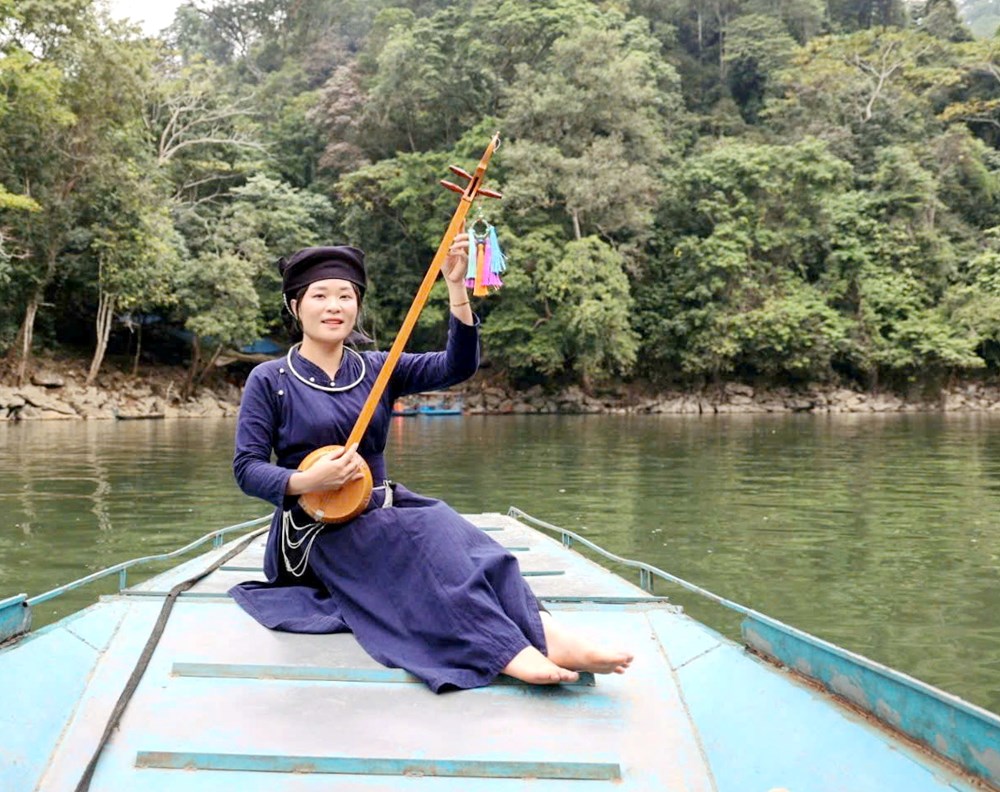  “Đốn tim” du khách giữa mênh mông Ba Bể bằng hát Then, đàn Tính - ảnh 3